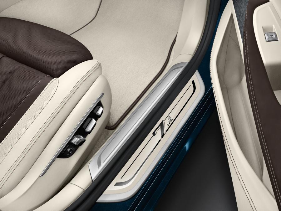 Детали интерьера BMW 7-Series Edition 40 Jahre 2017 года  (фото 10 из 12)